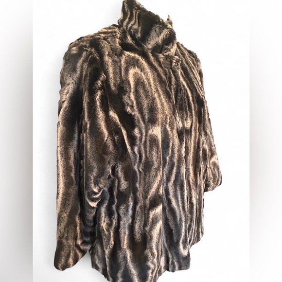 Alfred Dunner black and white faux fur lined cape jacket. - Picture 2 of 5